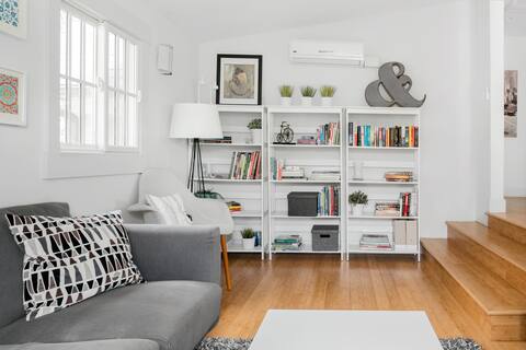 Chic & Upscale, Historic North End Apartment