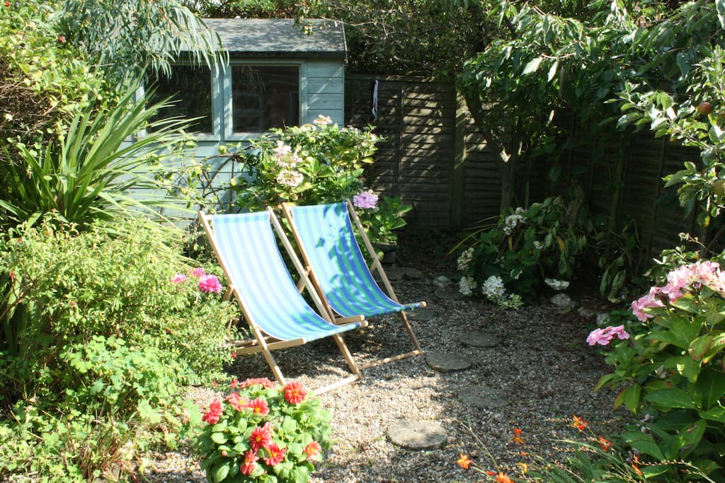 Fully enclosed back garden. Safe for kids and dogs. Full use of deckchairs, BBQ, garden table and chairs. Shed storage for bikes and outdoor equipment.