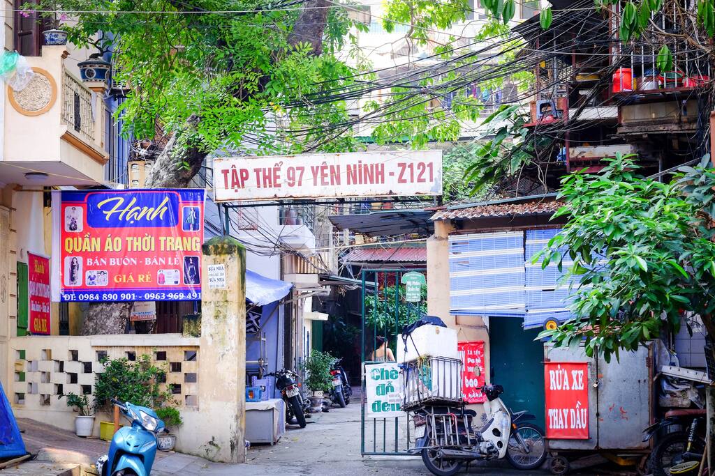 2. Go straight to the Alley and pass the gate TAP THE 97 YEN NINH