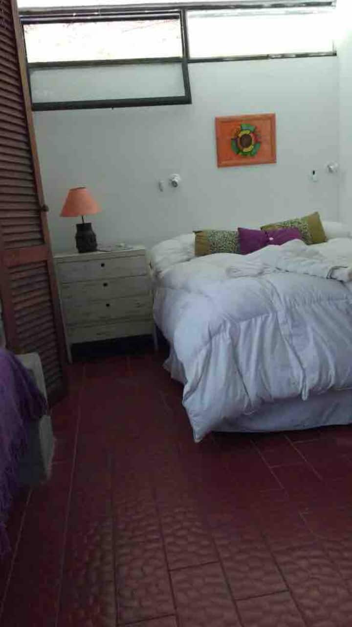 Сомиер в стая с двойно легло + 2 единични легла