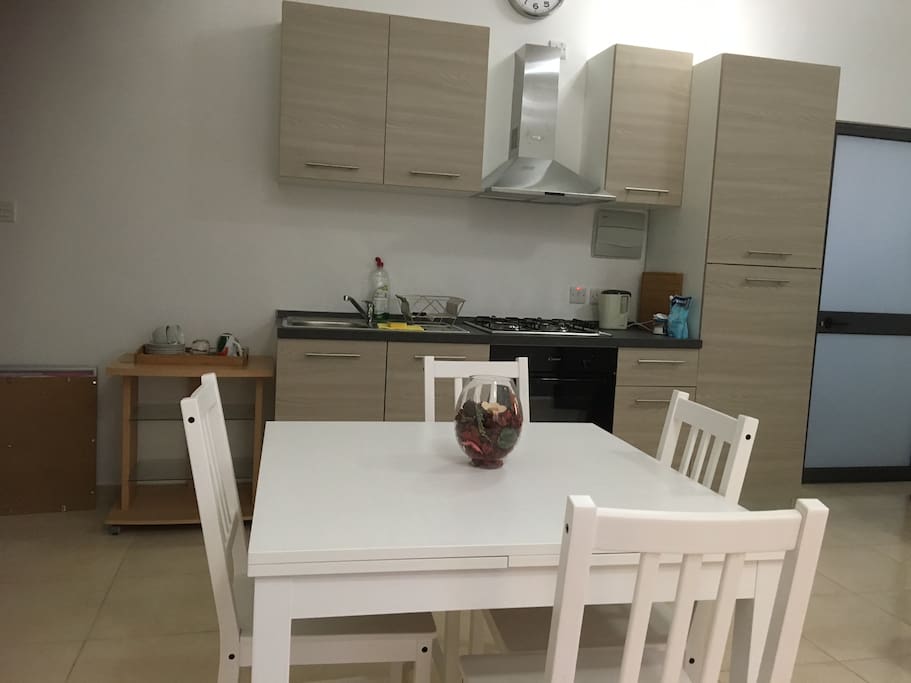 New Kitchen, extendable table
