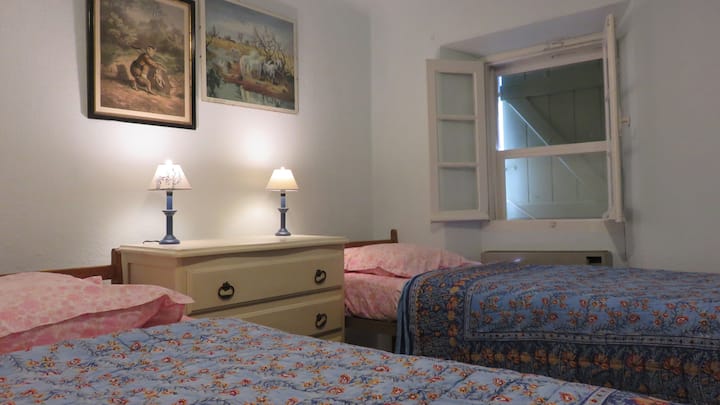 Spálňa 4 - poschodie - 2 samostatné postele 190 x 90.