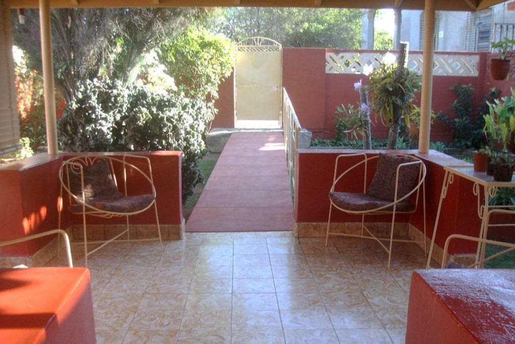 Common area: Portal and garden.
