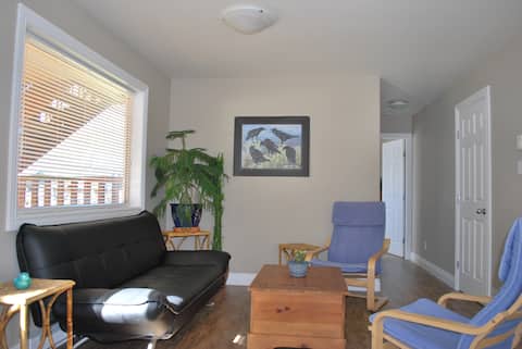 Steps to town. 2bdr suite. Ski & bike friendly#793