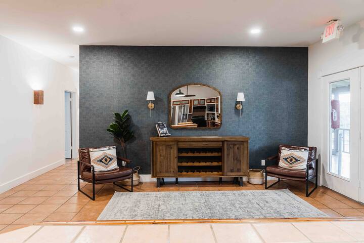 Austin Villa w Pool + Spa + Gameroom+Highland Cows gallery image 4