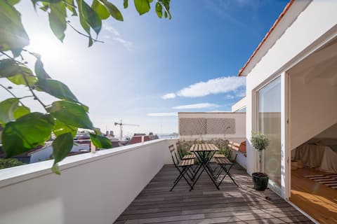 Imóvel de sucesso: Unique ❤ Terrace & real river View ❤ Heart Lisbon em Estrela