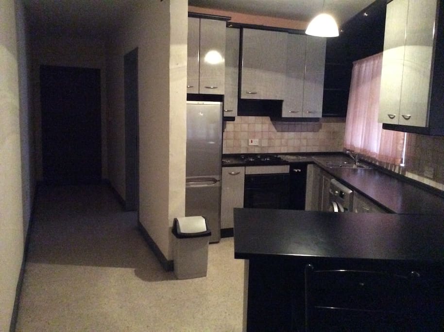 Kitchen with breakfast table. 2 windows in the kitchen