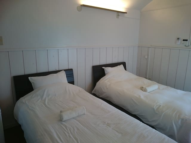 2 mins Beach ! Eef Condominium/Twin A( Sea Side)