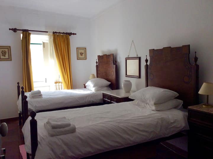 dhomë  4