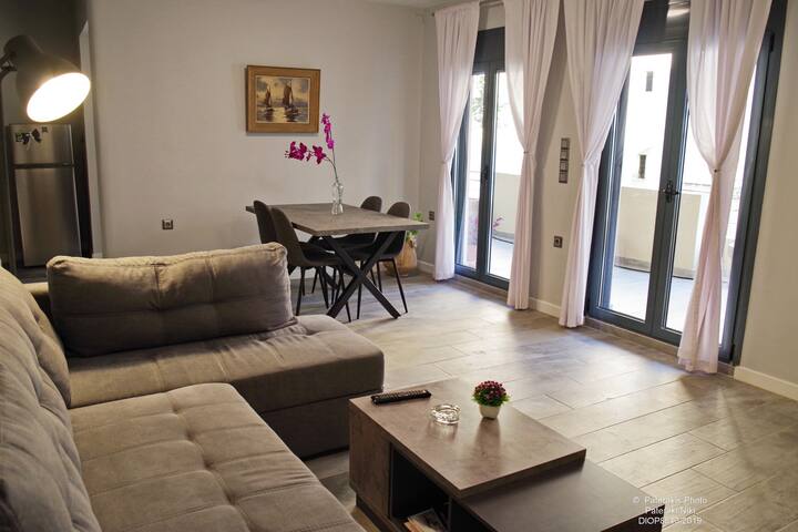 Renovated 2-Floor Interconnected Apartments