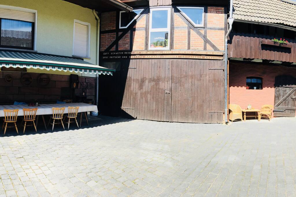 Hof mit Sitzecke