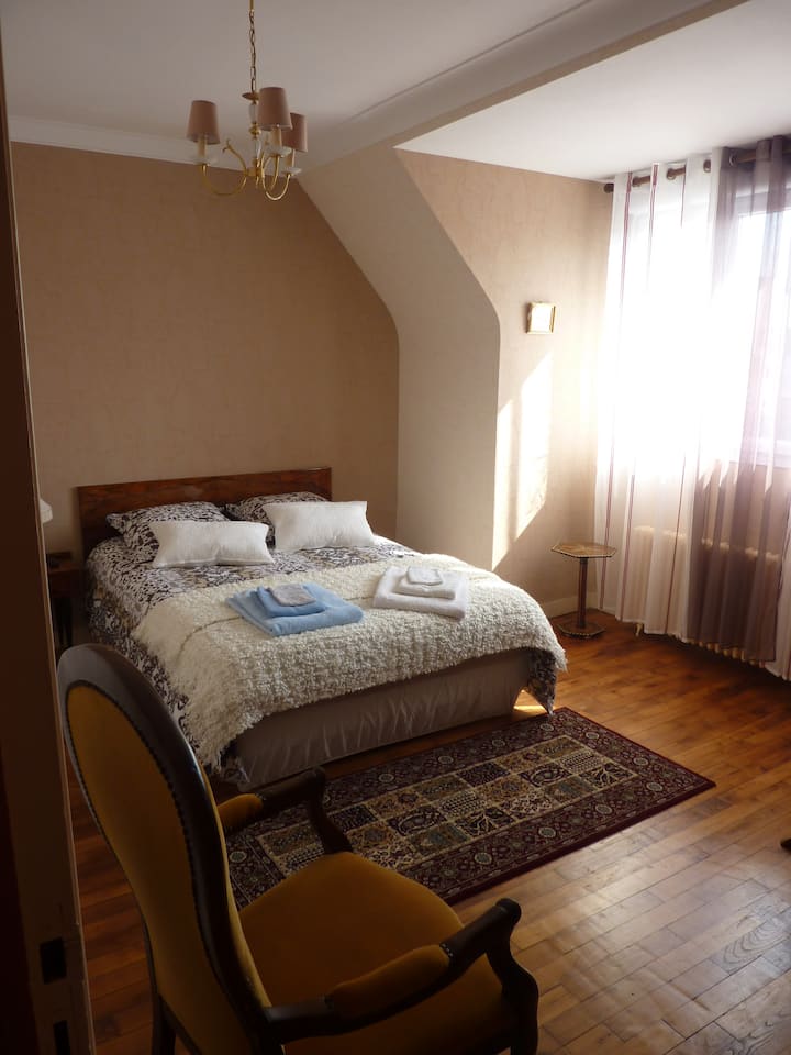 Საძინებელი 1, 1 საწოლი 140