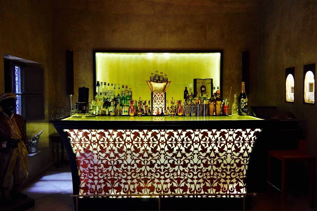 Ali's Bar