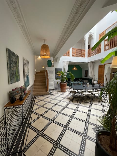 Top Airbnb: The Red Tarbouch, Riad Privatif Typique et Modern in Arrondissement De Marrakech Medina مقاطعة مراكش المدينة