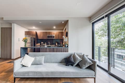 Top performing Airbnb: Soak Up the Chilled, Cabin Vibe at a Vibrant City Hideaway in Roma Sur