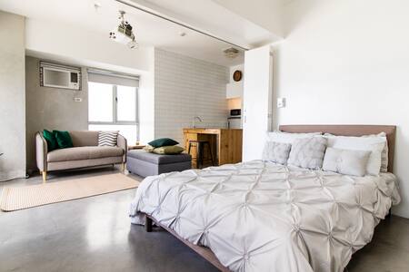 Corner Suite 1BR  Across UptownMall-FIBER INTERNET