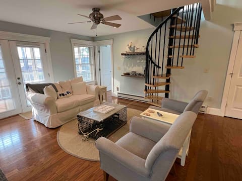 Successful Airbnb property: Coastal Cotton Cottage on Sheepscot Harbour in Wiscasset
