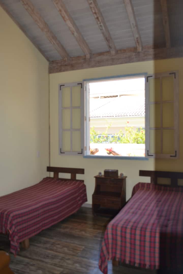 סוויטה עם מזרנים איכותיים וסדינים בגודל 400 חוטים.