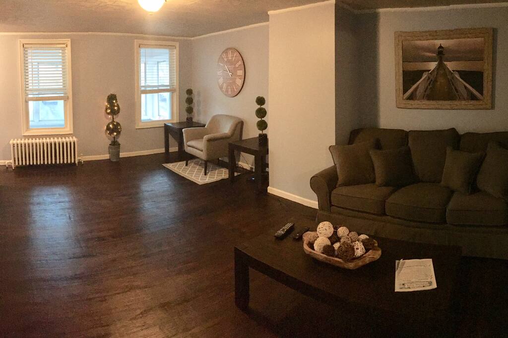 Living room with TV. Wifi included.