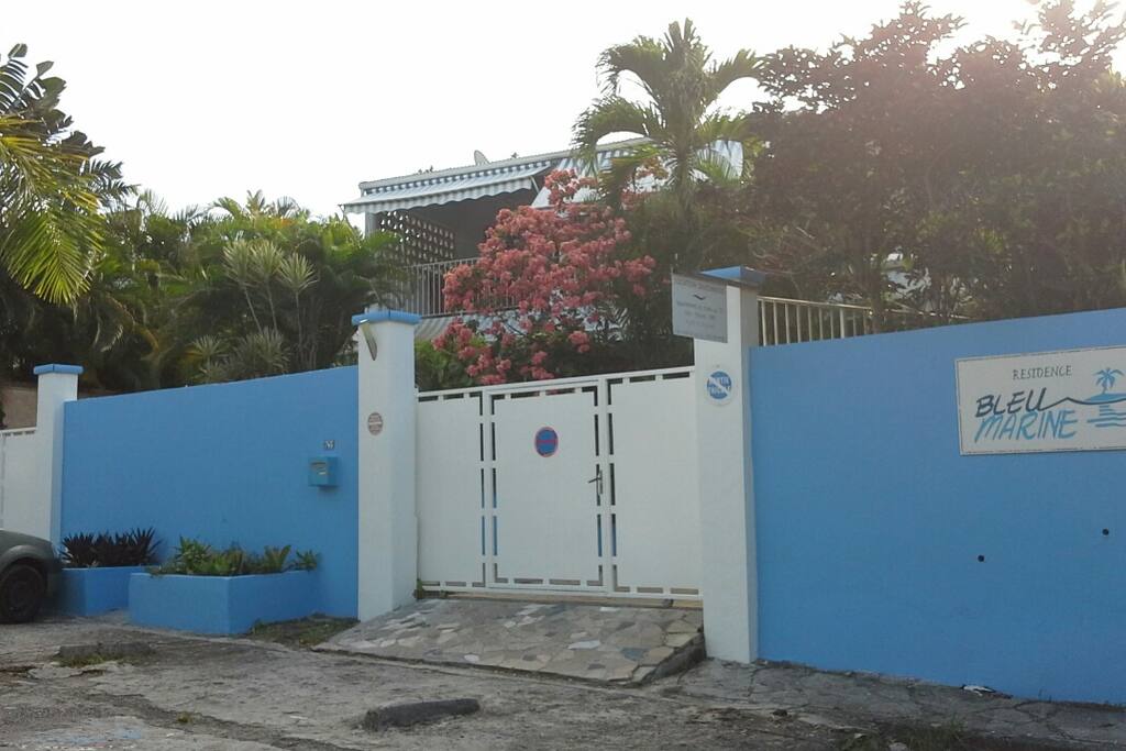 Entrée Résidence Bleu Marine