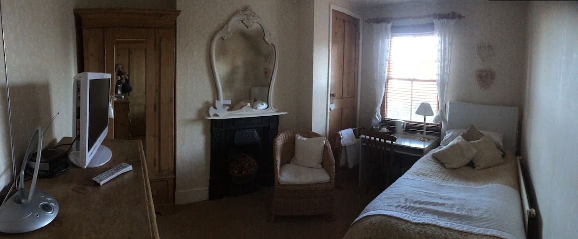 Single Room with Shared Shower Room