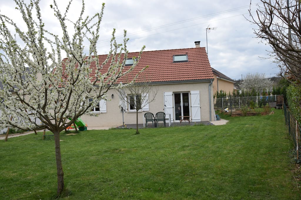 la maison côté jardin