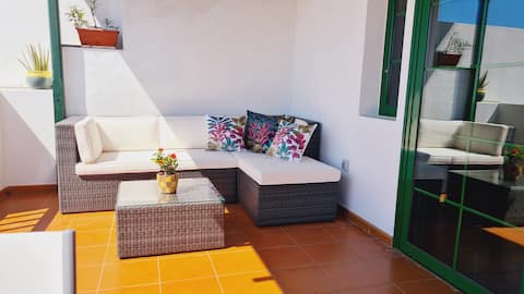 Top Airbnb: Sea View Apartment in Playa Blanca en Yaiza
