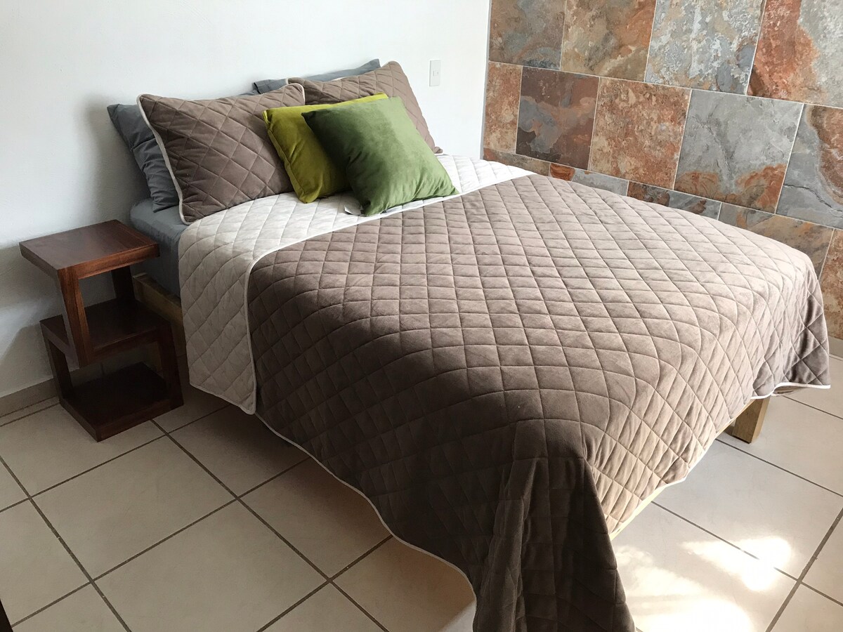 سرير مزدوج ثانٍ