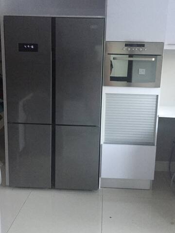 Kenstay – Modern House with Entertainment gallery image 4