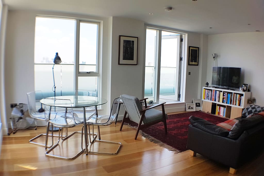 Open plan living & dining space with panoramic views of London