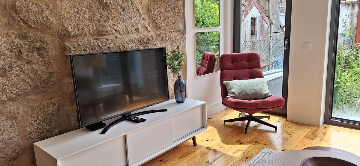 客厅和休闲客房，非常舒适。
带流媒体访问权限的现代智能电视。