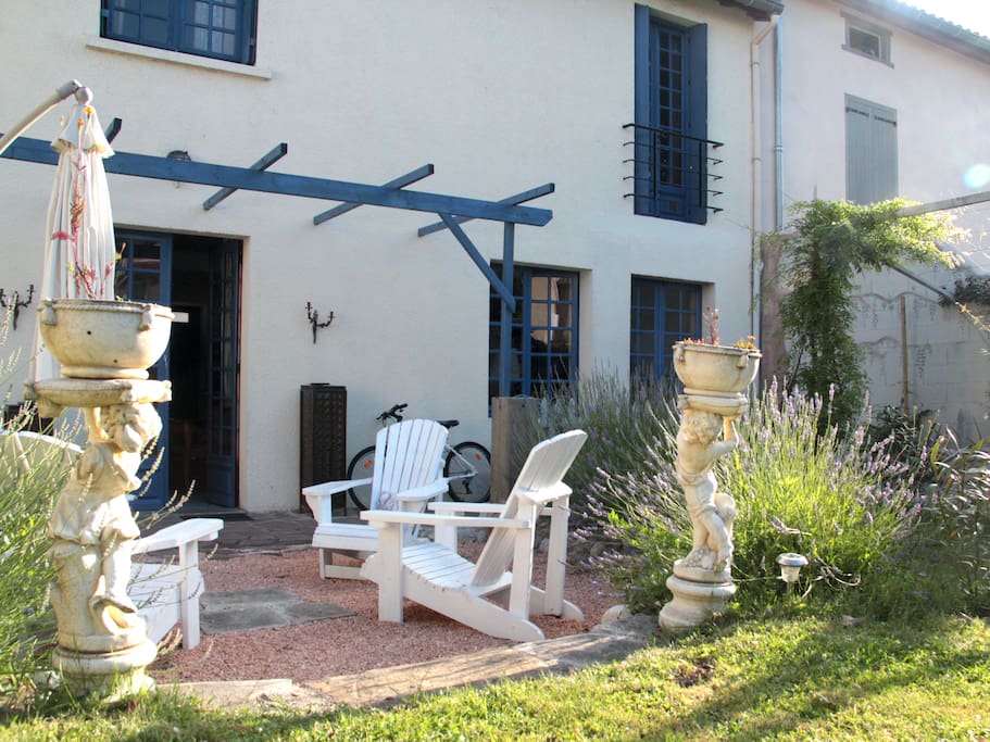 Entertaining area with sun all day