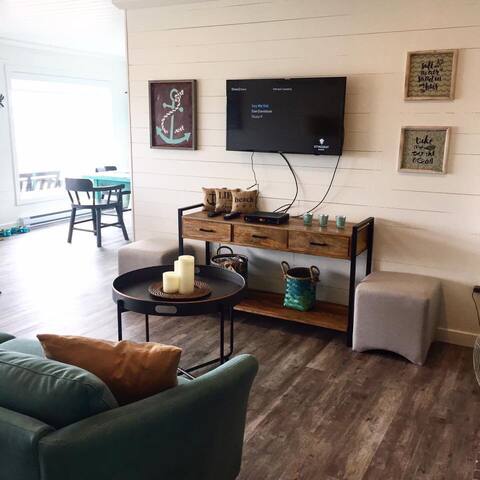 River Beachfront Cottage gallery image 3