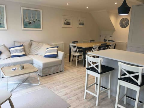 Location, Location! Parking (rare), town centre
