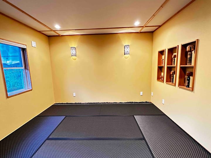 Chumba cha 4 cha kulala (ghorofa ya 1, chumba cha Kijapani)
Vipi kuhusu kulala na mtoto wako?Kuna mwangaza usio wa moja kwa moja, kwa hivyo ni rahisi kwa watoto wachanga ambao hawako vizuri gizani.Pia ni rahisi karibu na choo.Malazi kwa ajili ya watu 4 yanaweza kukaa.