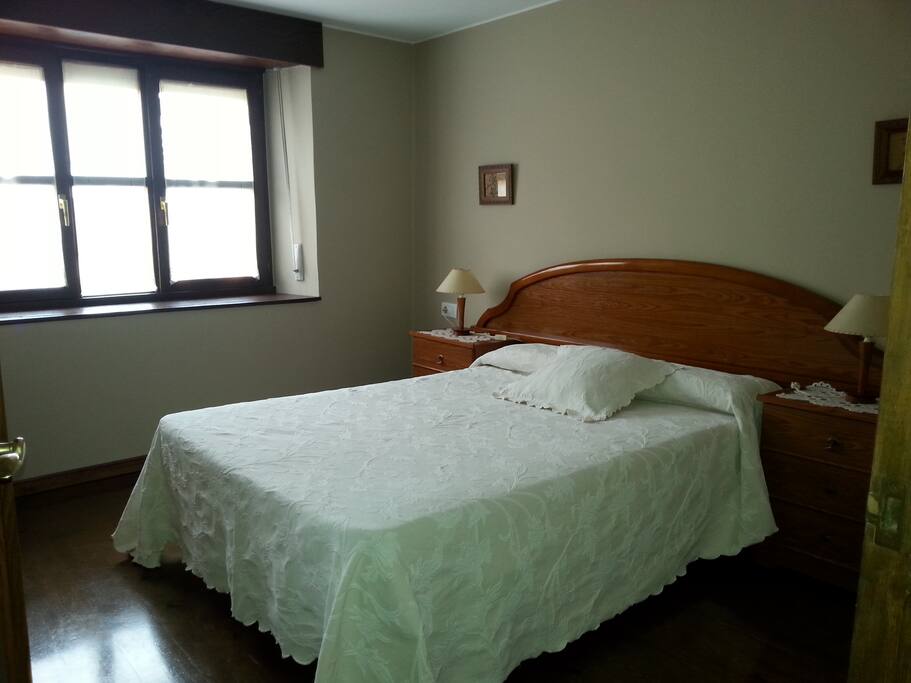 Habitación cama de matrimonio