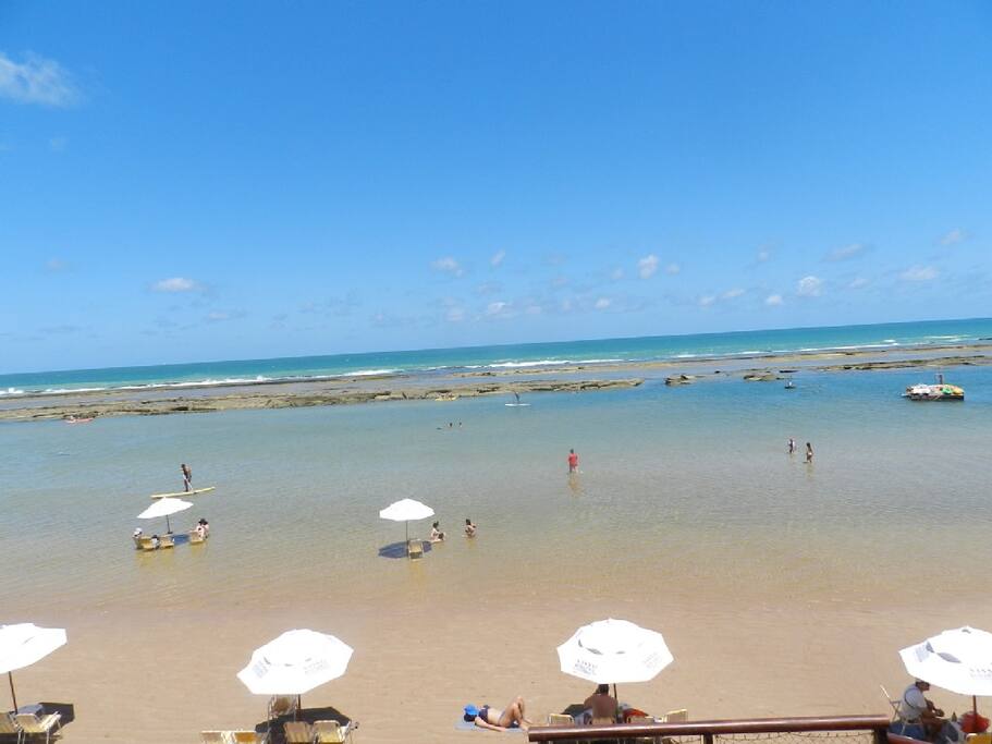 Piscinas naturais em frente ao Condomínio