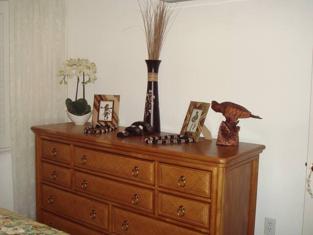 Aloha Special! Quiet 3 Bedroom Villa w/ Golf Cart! gallery image 5