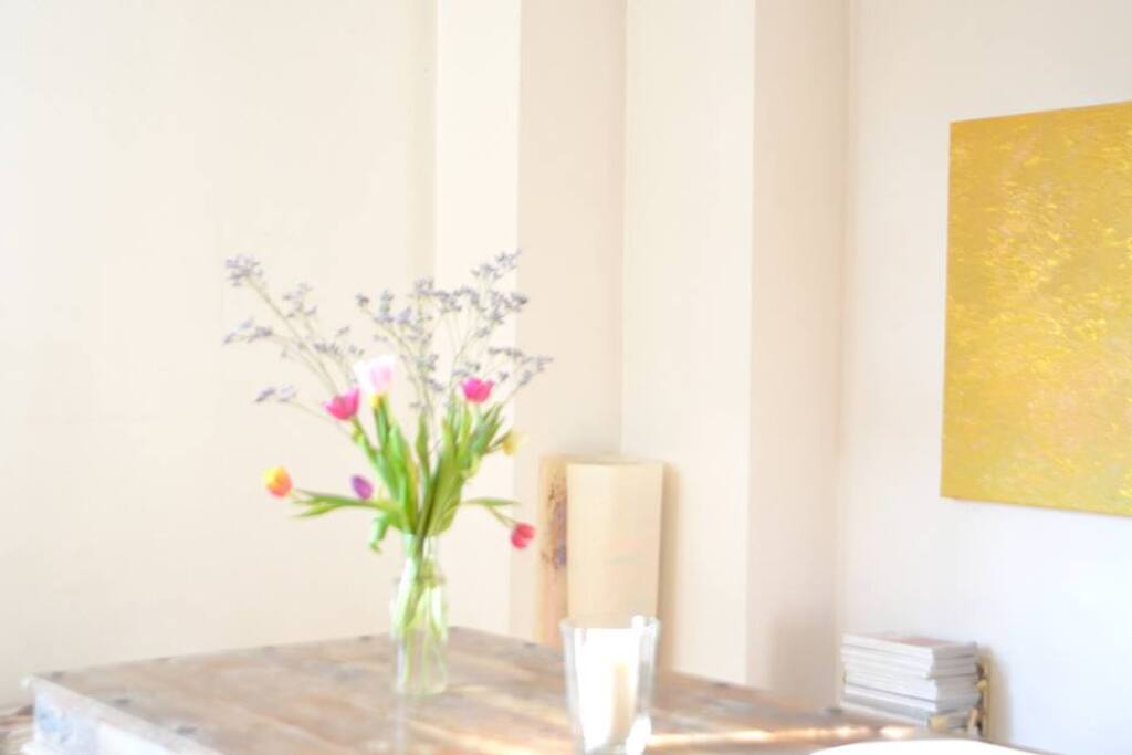 YOU LL ALWAYS FIND FRESH FLOWERS AS A WELCOME.