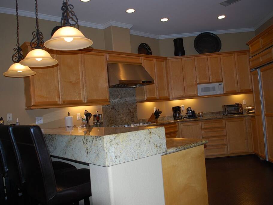 Kitchen with Bar counter