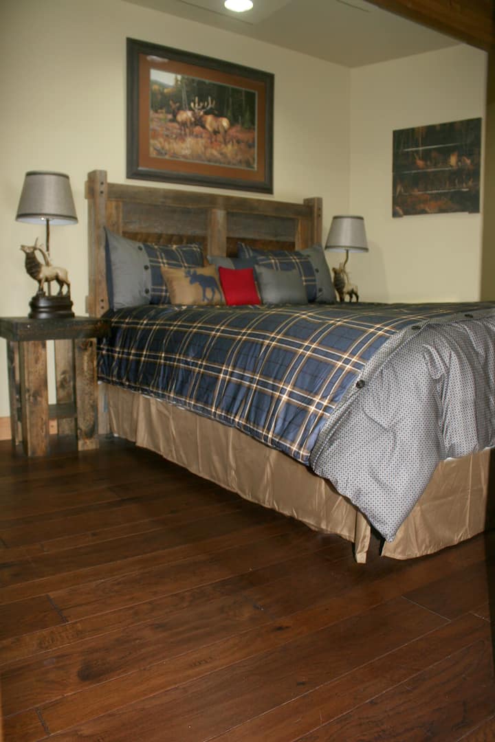 Walkout: Elk Bedroom