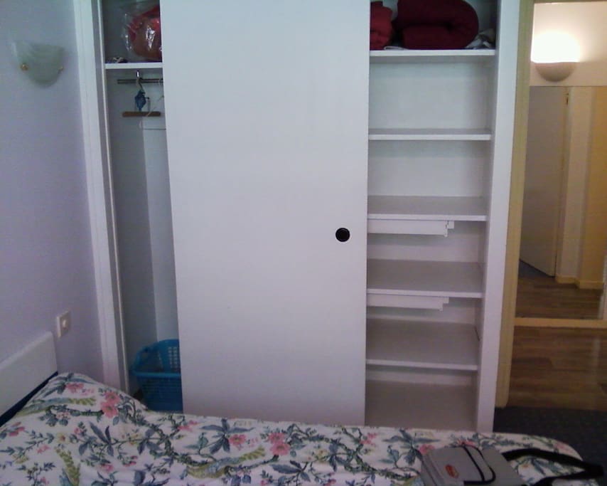 armoire , penderie