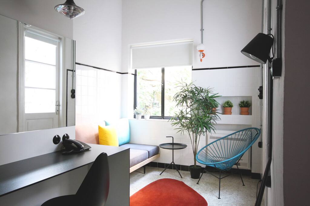 The Trilogy Suite (Room 3034) offers luxurious conceptual stay in the very heart of Thessaloniki, Greece. Furnished and decorated with original design objects supplied by prestigious international brands such as Vitra, Tom Dixon and Fritz Hansen.