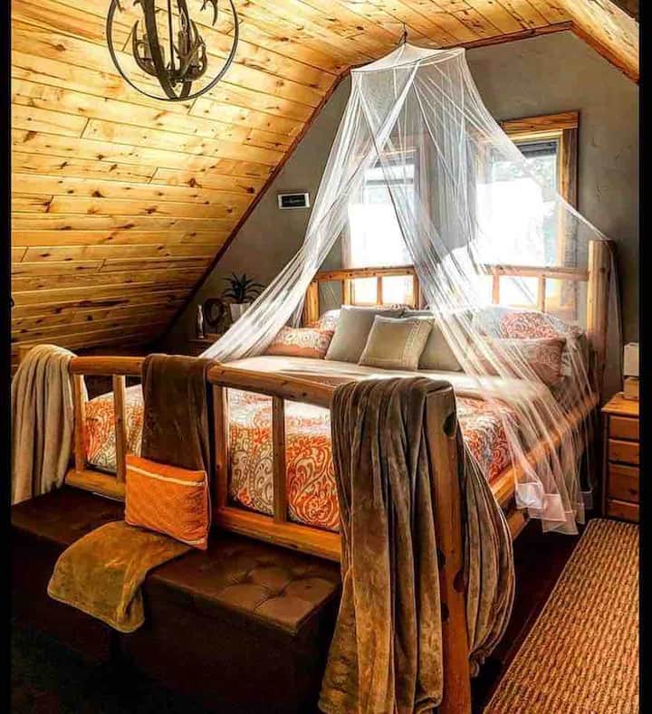 Loft bedroom - king bed 