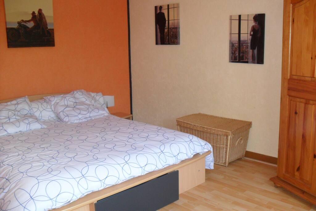 Chambre 16 M² lit en 160 X 200 drap fourni
