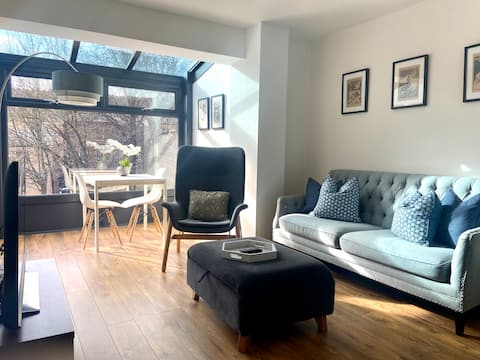 Successful Airbnb property: The Imp’s Pad, Cathedral Quarter, Private Driveway in Canwick