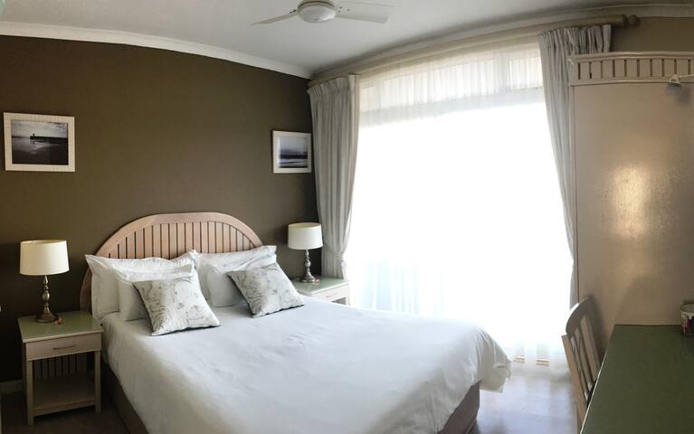 Leisure Bay Suites – family friendly, on the beach gallery image 3