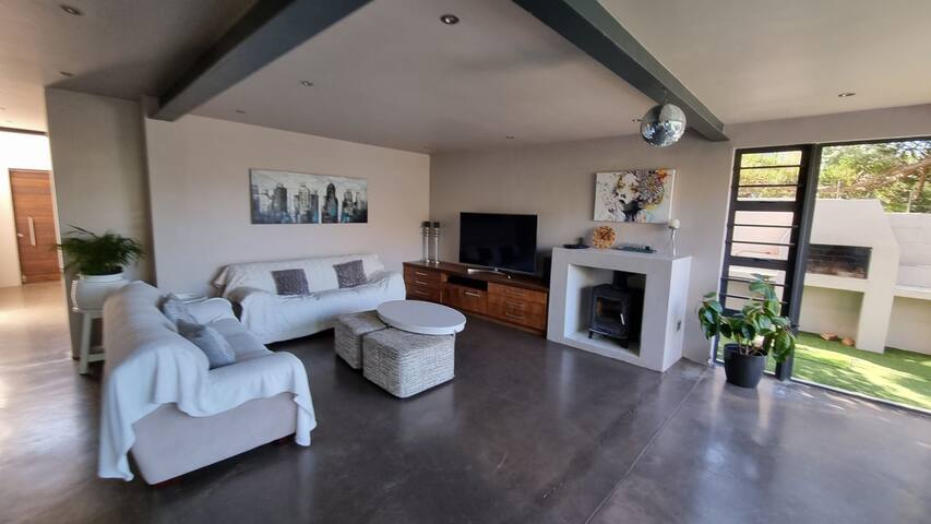 Smart stylish Beach House gallery image 4