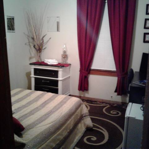 Off I-44 @ exit 77. Small economy w/ fridge & WiFi