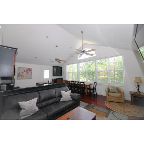 Roomy 10 Bed, 6 bath+2 Hot Tubs!